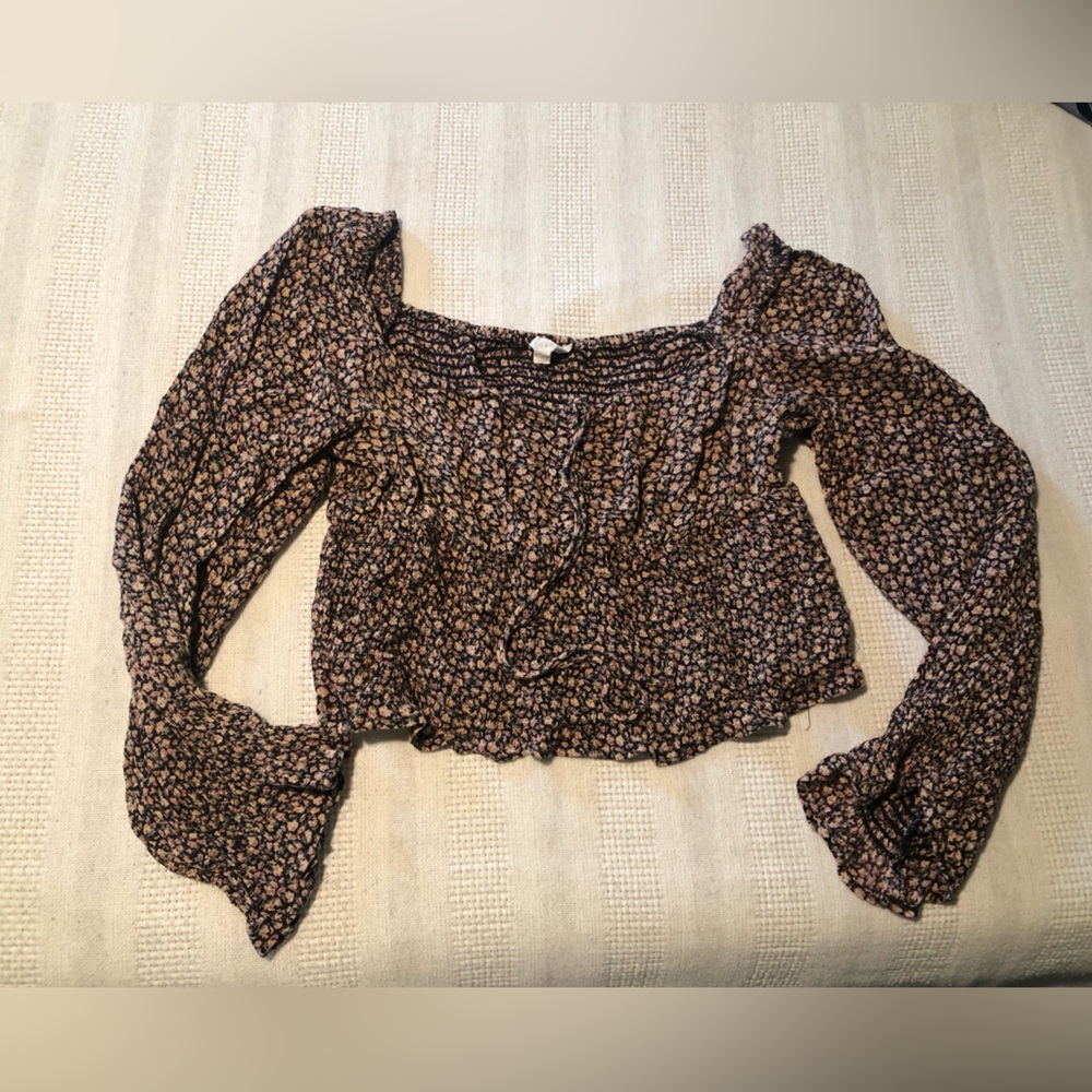 Cute crop top. Brown and tan colored floral